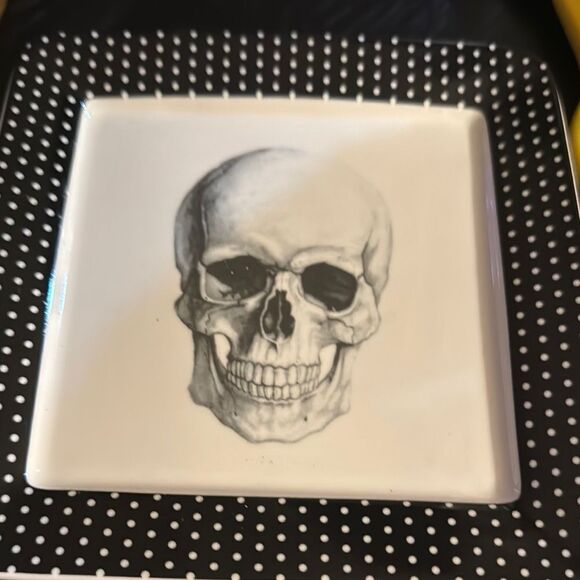 Wicked Ciroa  Skull Porcelaine 6" Plates, Set of 4 - Picture 1 of 5